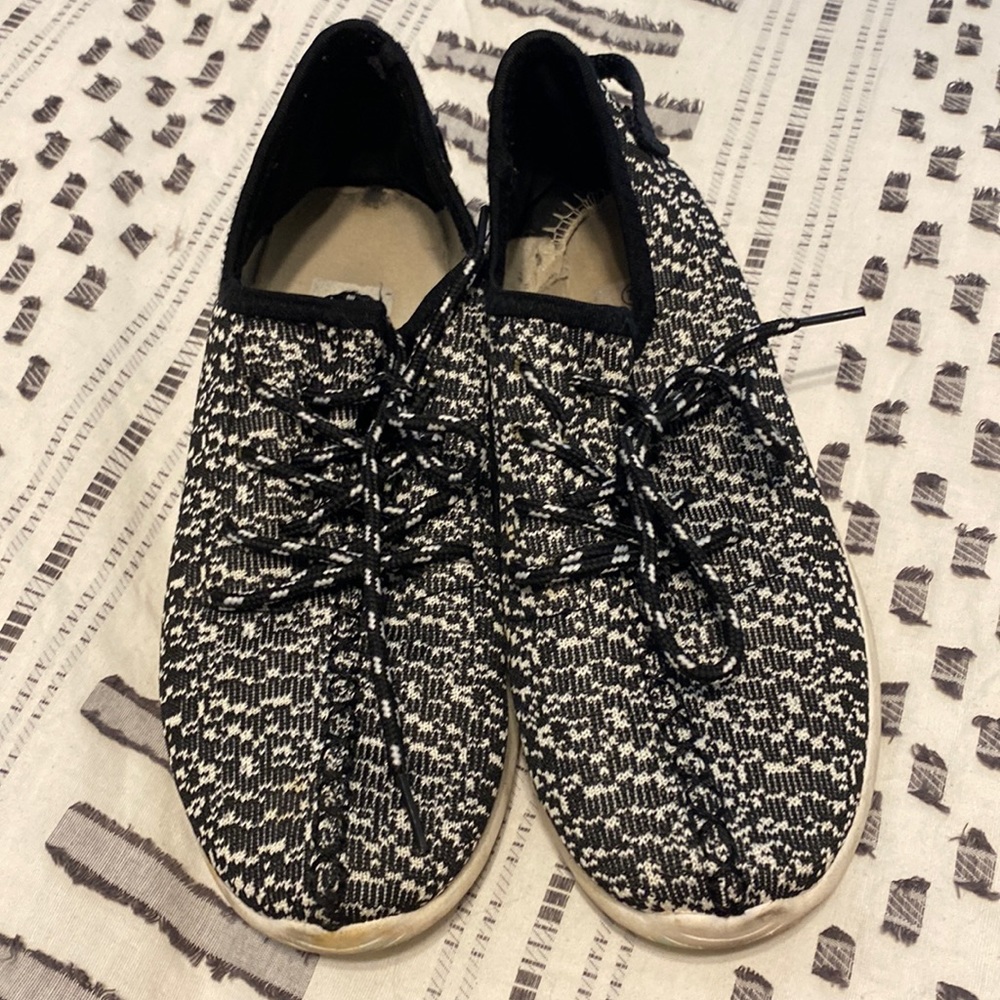 Black and white sneaker